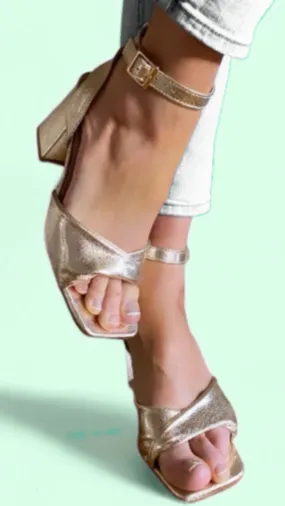 4-A1669GG Casey Gold Sandal