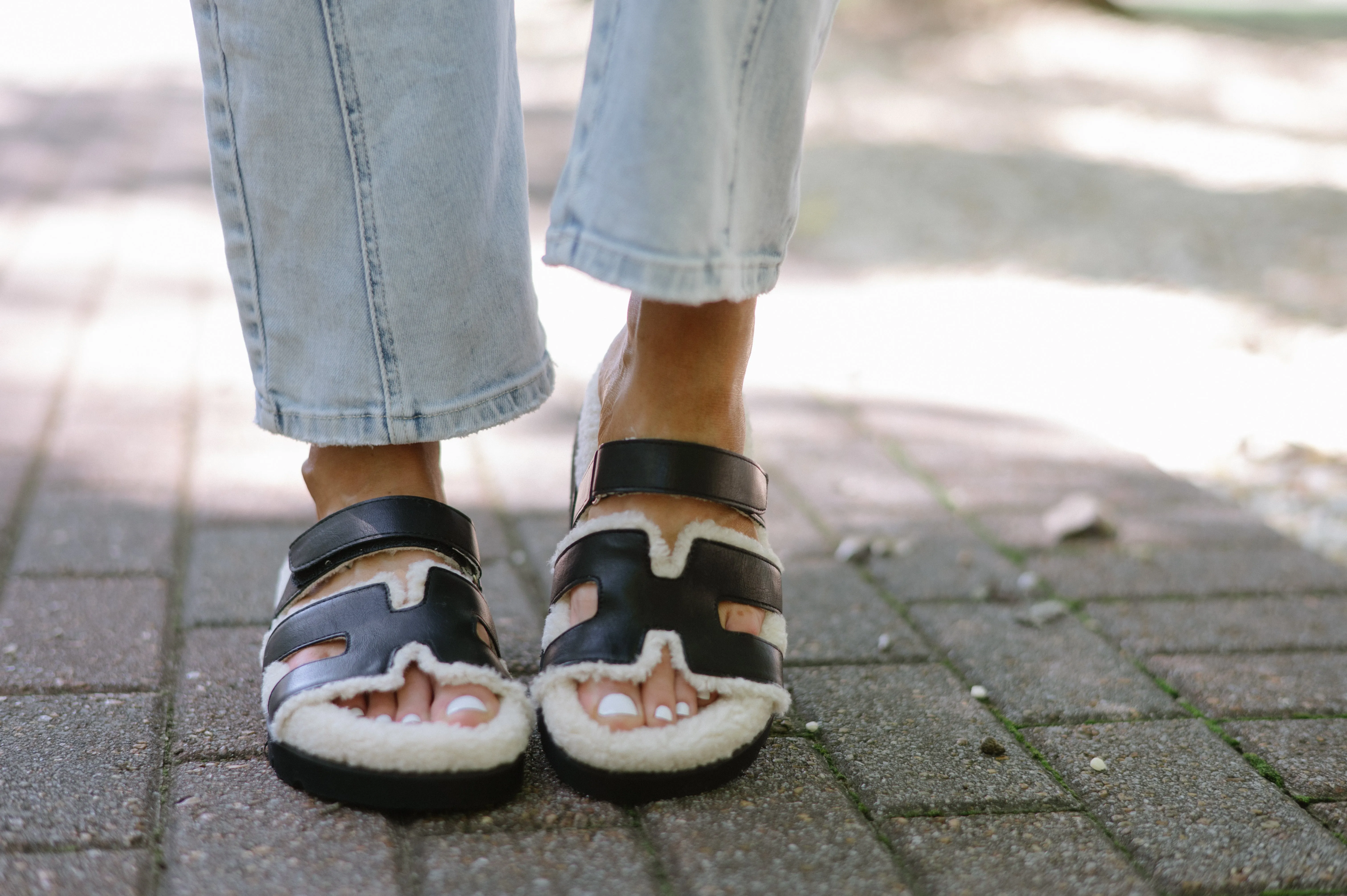 Alpine Sherpa Slippers-Black DOORBUSTER