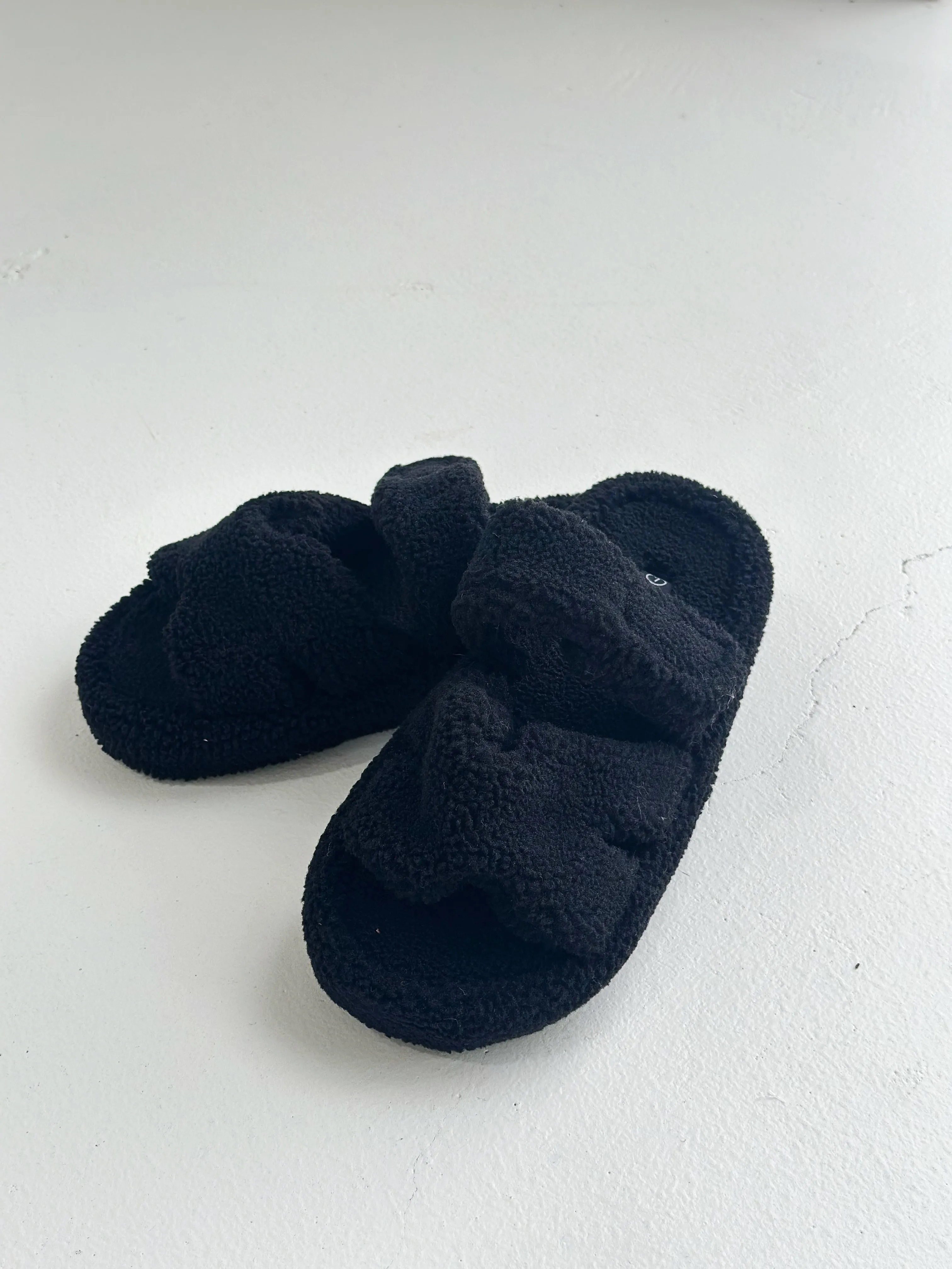 Trending Slipper - Black